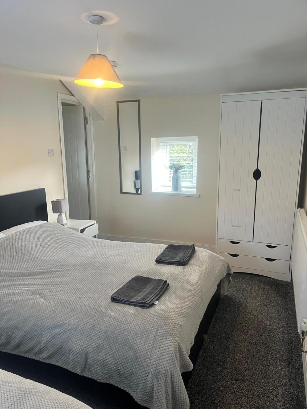 Rj S House Apartment เมอเทอร์ทิดฟิล ภายนอก รูปภาพ